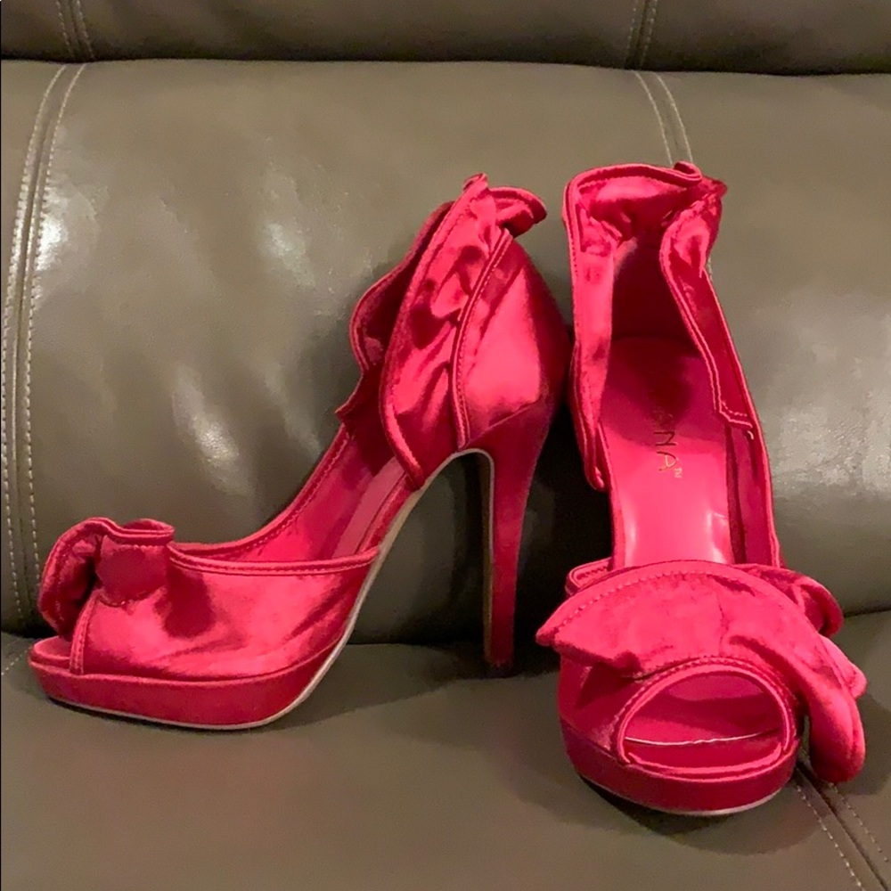 Liliana Flamenco Stiletto • Hot Pink